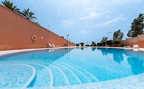 Comfortable 4-Bedroom Villa With Private Gardens