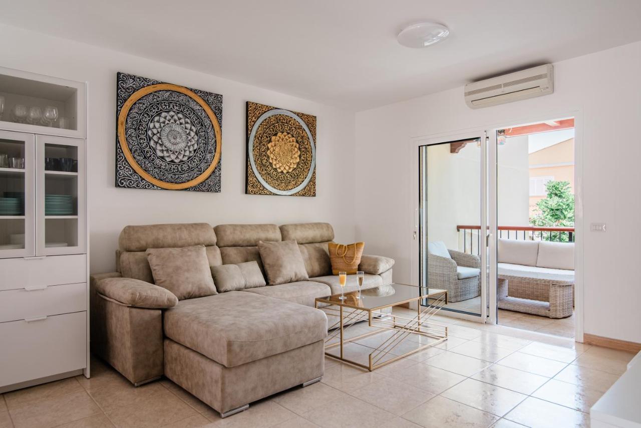 Comfortable 4-Bedroom Villa With Private Gardens Costa Adeje  Exterior foto