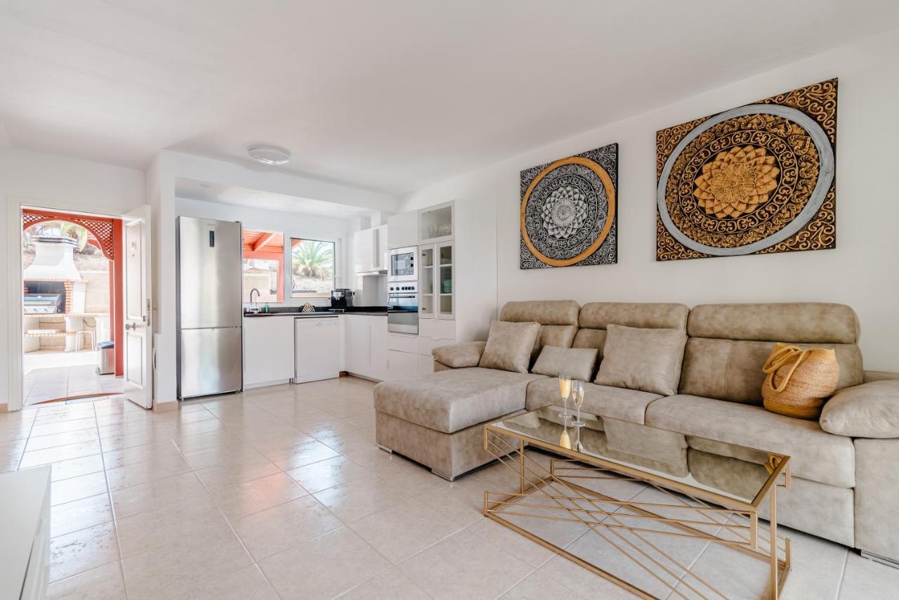 Comfortable 4-Bedroom Villa With Private Gardens Costa Adeje  Exterior foto