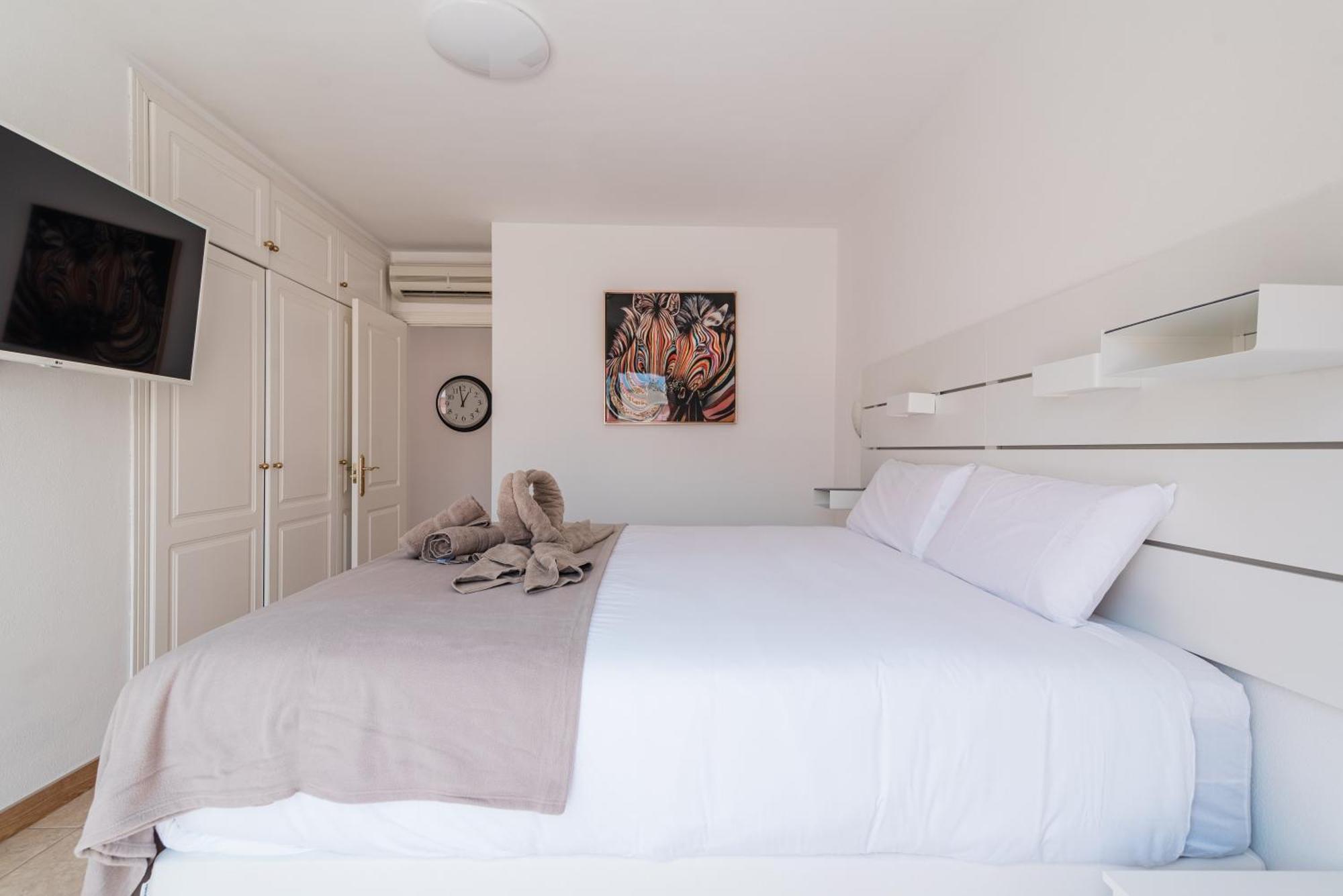 Comfortable 4-Bedroom Villa With Private Gardens Costa Adeje  Exterior foto