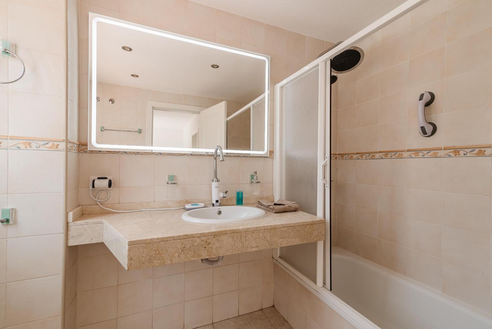 Comfortable 4-Bedroom Villa With Private Gardens Costa Adeje  Exterior foto