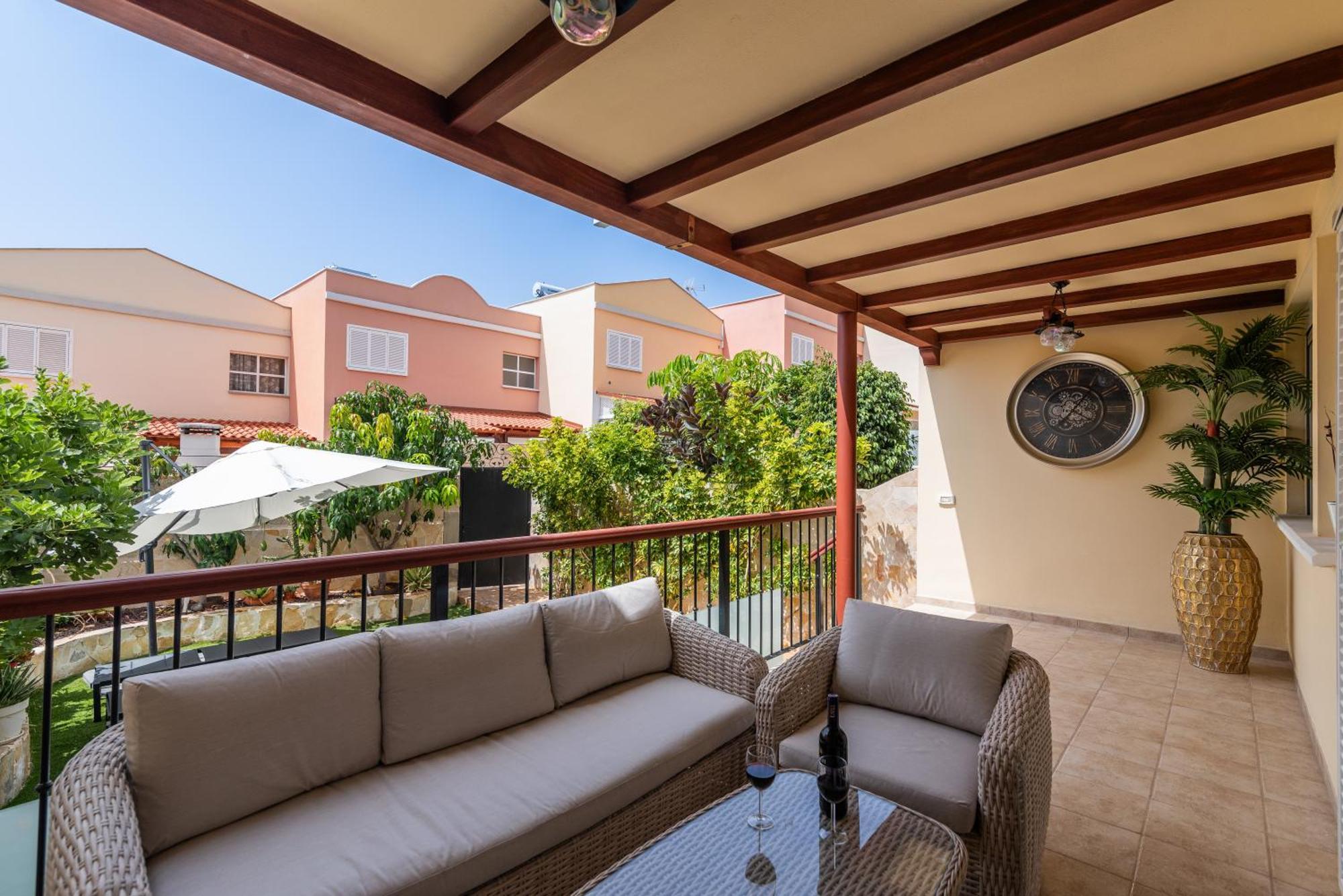 Comfortable 4-Bedroom Villa With Private Gardens Costa Adeje  Exterior foto
