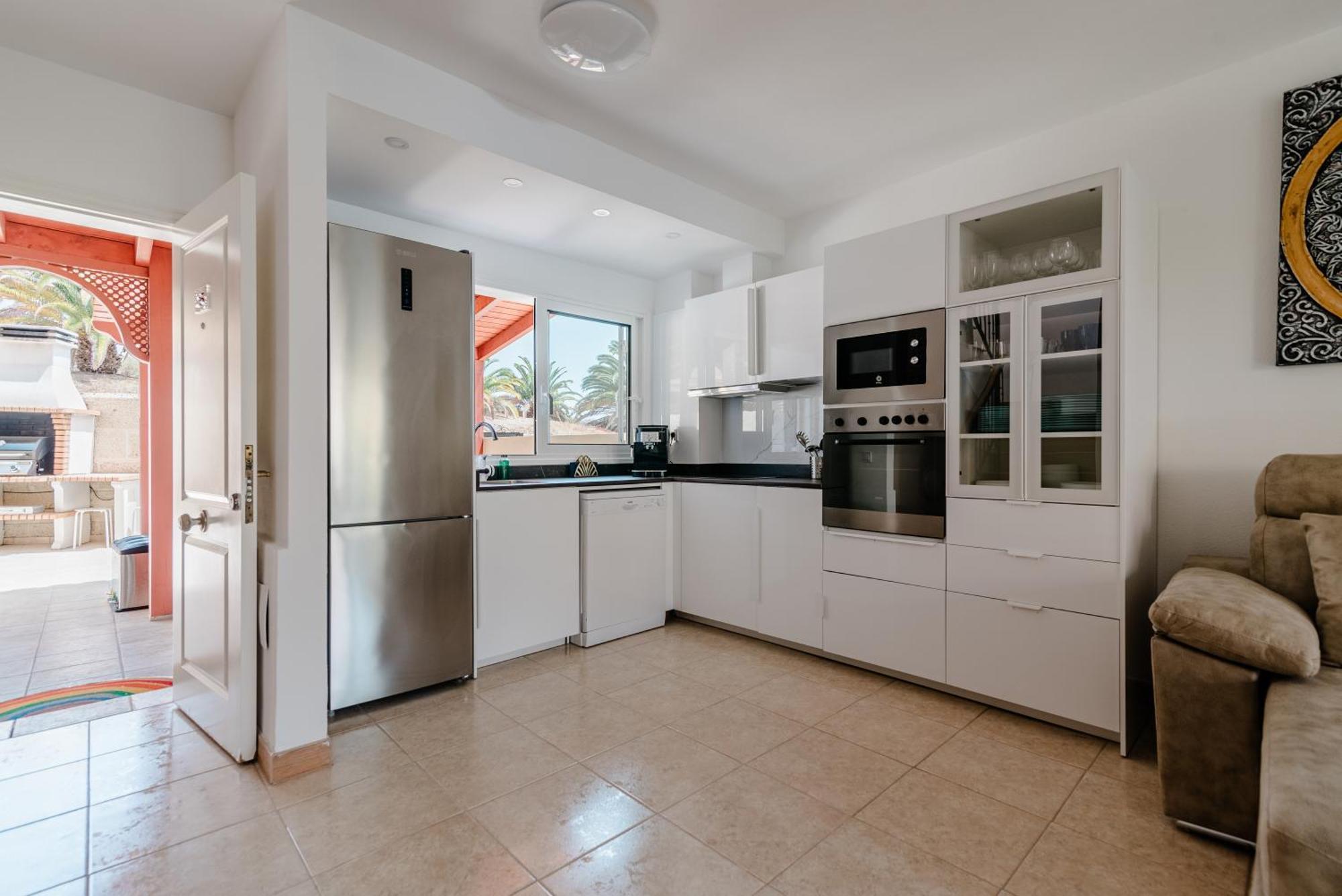 Comfortable 4-Bedroom Villa With Private Gardens Costa Adeje  Exterior foto