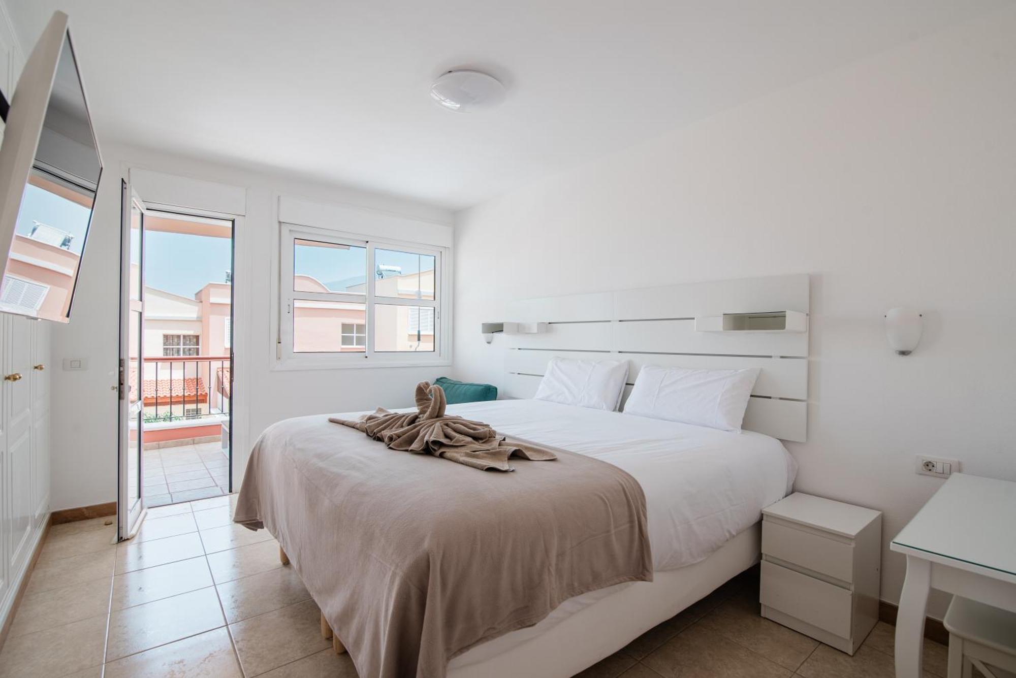 Comfortable 4-Bedroom Villa With Private Gardens Costa Adeje  Exterior foto