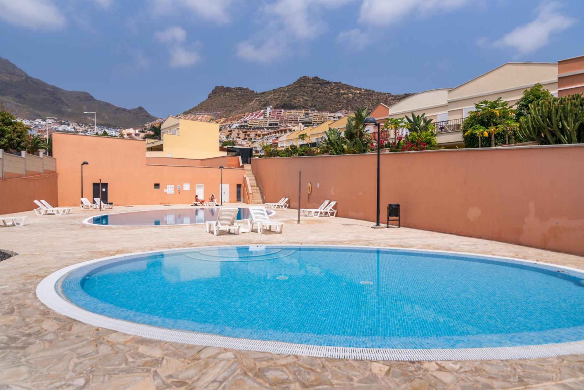 Comfortable 4-Bedroom Villa With Private Gardens Costa Adeje  Exterior foto